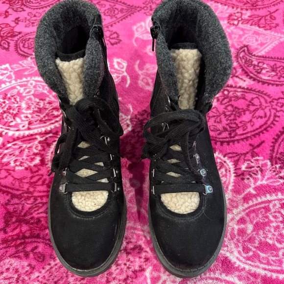 Crown Vintage Boots - Picture 1 of 8